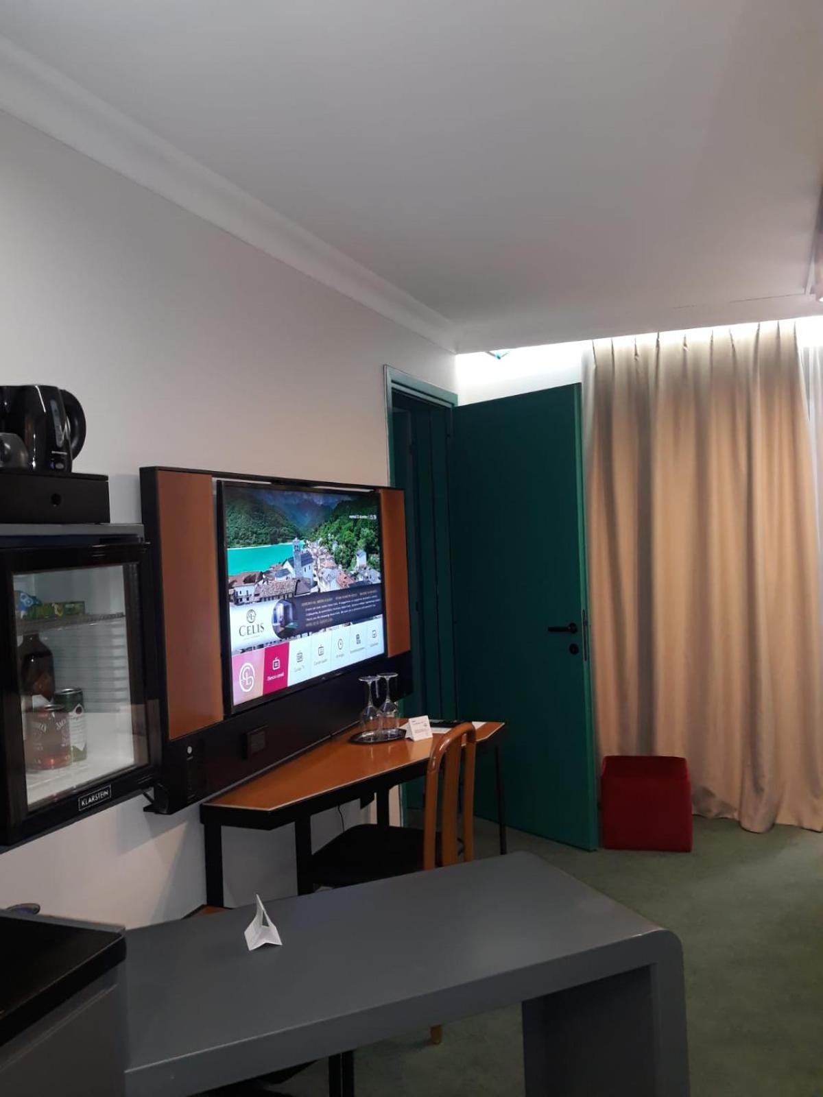 Hotel Celis バルチス エクステリア 写真